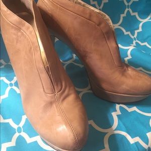 Open Slit Tan Booties